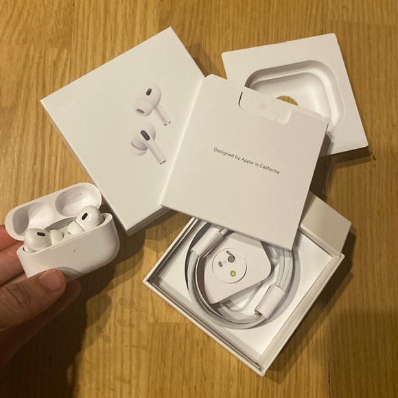 AirPod pro 2 with noise cancellation - Picture 2 of 4